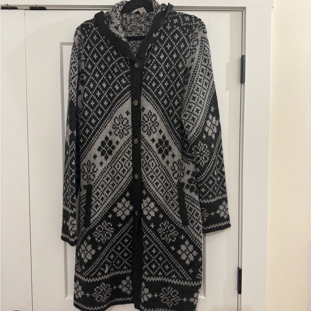 Royal Robbin’s Stylish Black and Gray Patterned Cardigan size xl